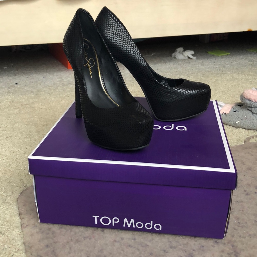 BLACK SNAKE SKIN JESSICA SIMPSON PLATFORM HEELS